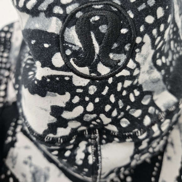 Lululemon Black and White Patterned Hoodie - Picture 5 of 6